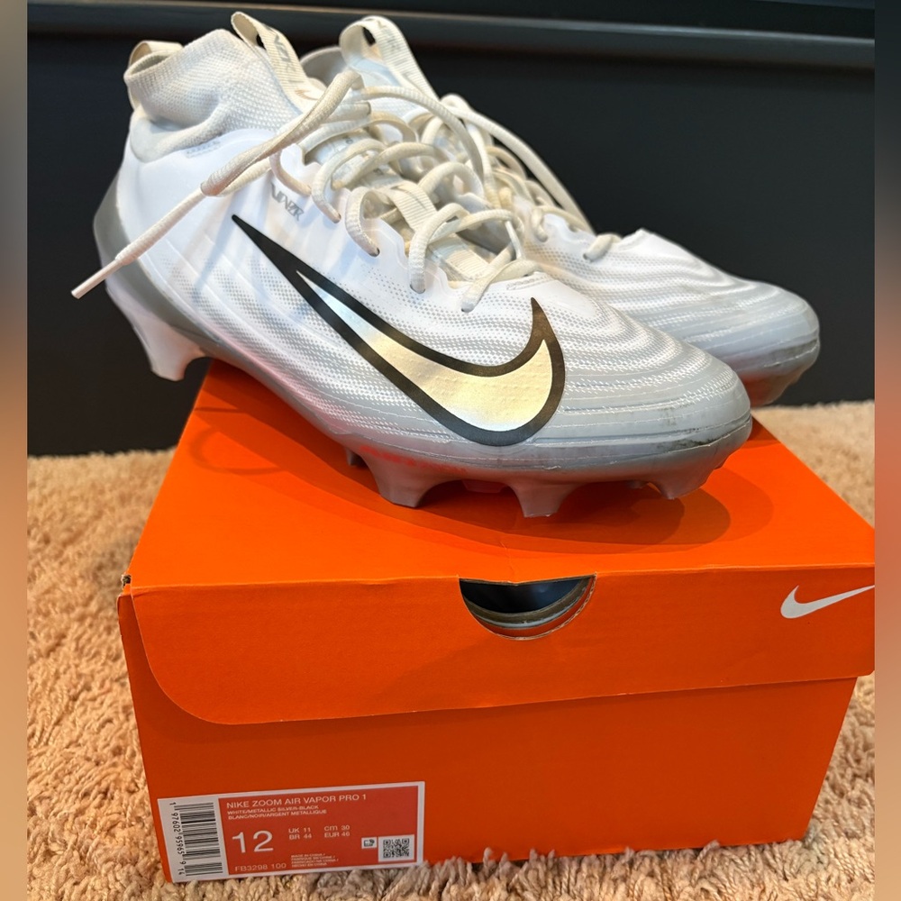 Nike Zoom Air Vapor Pro 1 in White and Silver. Size 12.